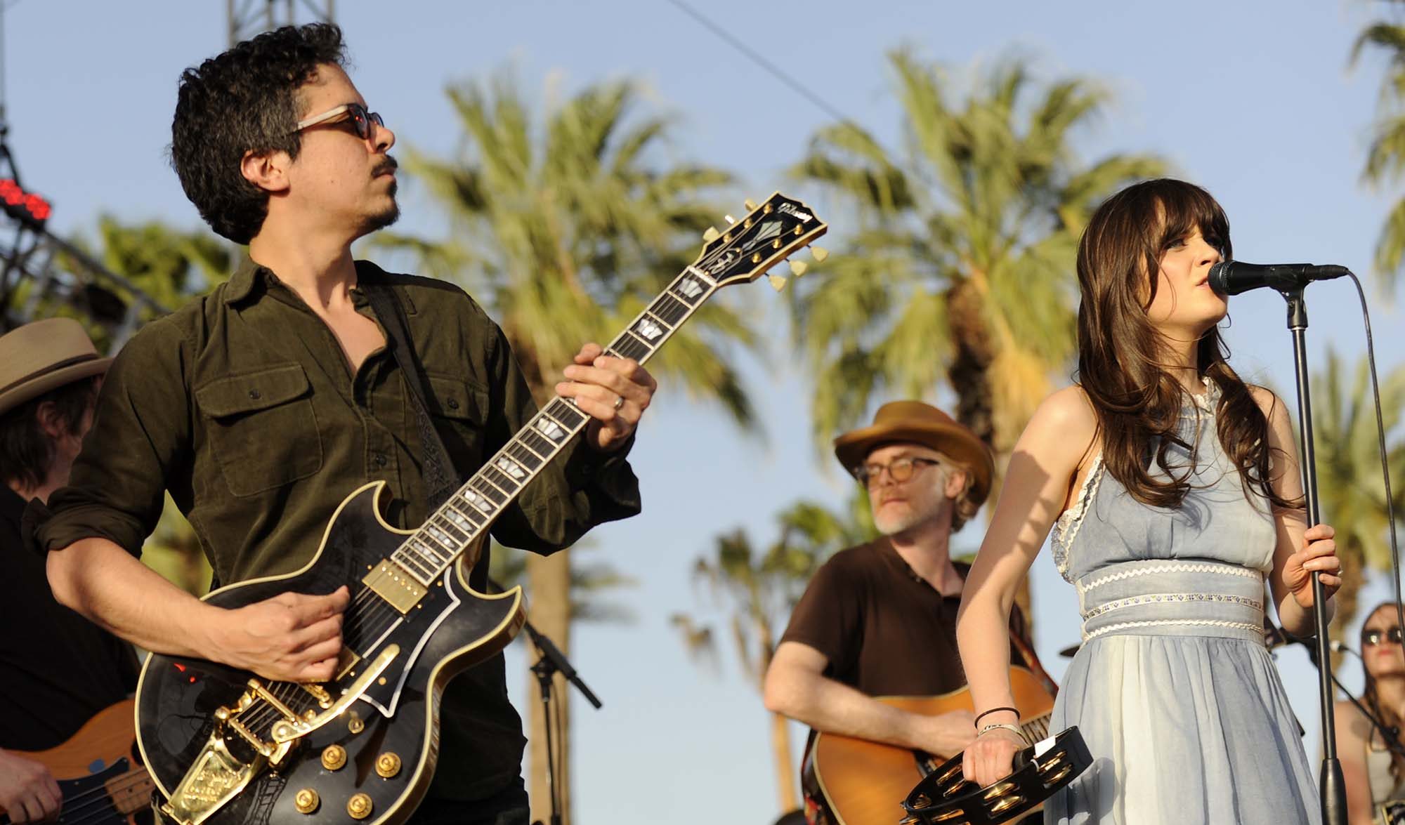 She & Him faz tributo sensacional a Brian Wilson | Célula POP
