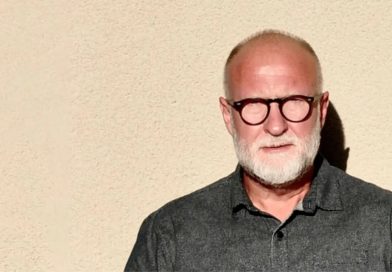 Bob Mould retorna após cinco anos com discaço