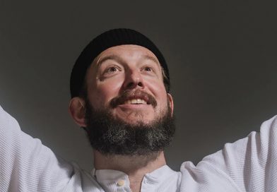Bon Iver abraça a felicidade em novo álbum