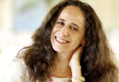 Maria Bethânia e “Ãmbar”: 80, 50 e 30 anos