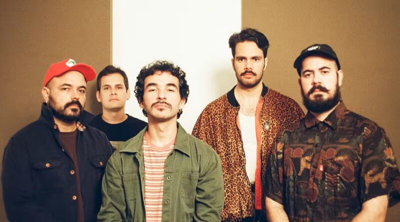 Papangu sobe de prateleira com novo álbum