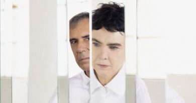 Adriana, Arnaldo e a linha alternativa do tribalismo