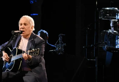 Paul Simon arrepiante em novo álbum ao vivo