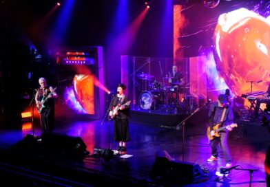 Entrevista: John Ulhoa e os 31 anos de “Gol de Quem?”, segundo disco do Pato Fu